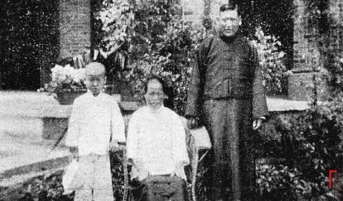 圖6&emsp;1924年，潘子豐和家人在潤州中學