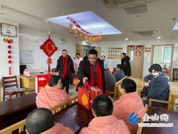 市福利中心開展新春慰問 真情關(guān)愛服務(wù)對(duì)象