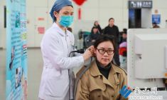 愛耳義診進(jìn)車站