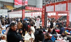 “春風(fēng)”送崗促就業(yè)