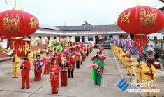 龍騰馬躍鬧元宵 花燈璀璨映鄉(xiāng)村