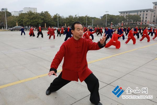 丹徒區(qū)老年大學(xué)掀起&ldquo;習(xí)武&rdquo;熱 銀發(fā)健身潮點(diǎn)亮幸福晚年1