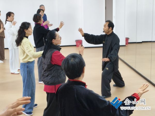 丹徒區(qū)老年大學(xué)掀起&ldquo;習(xí)武&rdquo;熱 銀發(fā)健身潮點(diǎn)亮幸福晚年2