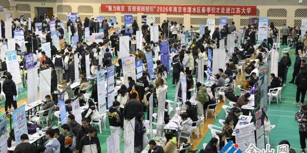 校園春招助力大學生就業(yè)