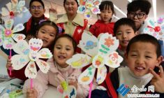 萌娃繪制創(chuàng)意小風(fēng)車