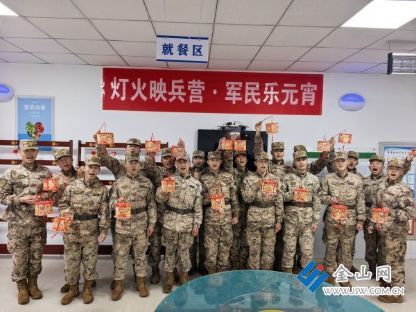 武警揚中中隊開展&ldquo;燈火映兵營&middot;軍民樂元宵&rdquo;活動。