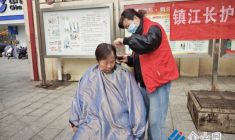 義務(wù)理發(fā) 傳承習(xí)俗送便利