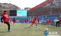 踩場熱身待戰(zhàn)