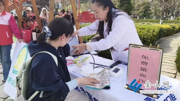 觸摸歷史建筑 志愿與愛同行 鎮(zhèn)江禮遇關(guān)愛志愿者1