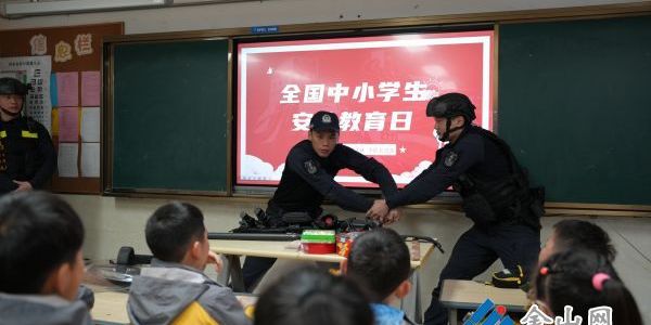 “紅旗車組”開展安全教育實踐課