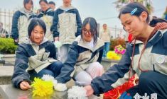 以青春之名 祭英烈忠魂