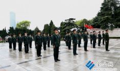 臨汾旅十一連來鎮(zhèn)為烈士掃墓