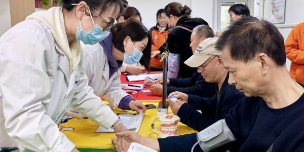 健康從“齒”開始 安全防患未“燃”