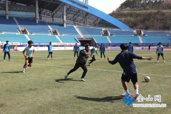 新賽季球員訓(xùn)練圖 文雯 攝