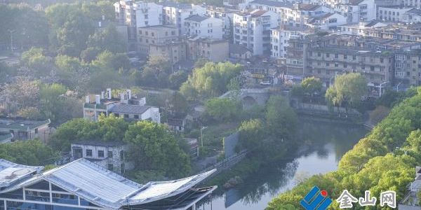 勾勒古城靜謐晨景