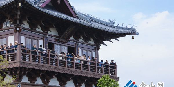 登臨北固樓 感受春日里的古城風(fēng)光