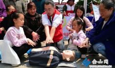 便民集市惠民服務(wù)迎五一