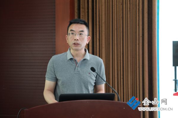 6張鵬校長(zhǎng)分享國(guó)際交流工作成果