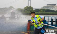 以技比武強(qiáng)本領(lǐng) 同心護(hù)航長(zhǎng)江渡運(yùn)