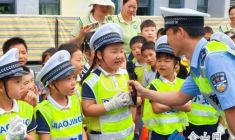 尋味鎮(zhèn)江承文脈，警園護(hù)航慶“六一 ”