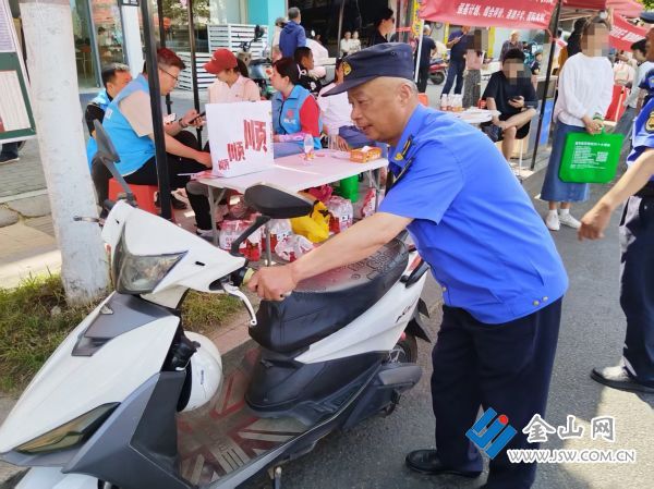 全力護航高考 城管守護學子逐夢路1