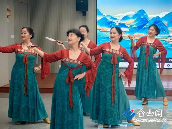 舞韵国风展风采银龄起舞绽芳华(图1)
