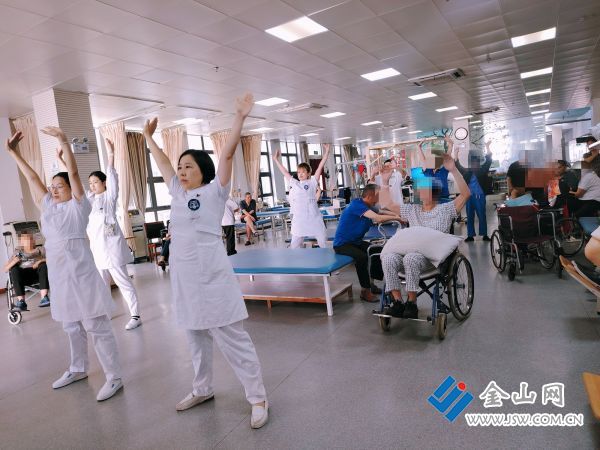镇江市中医院康复医学科举办“全民健身日”主题活动(图1)