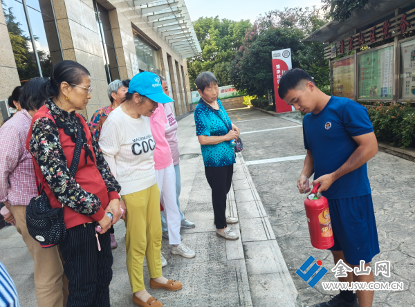 消防宣传进社区筑牢养老“防火墙”(图2)