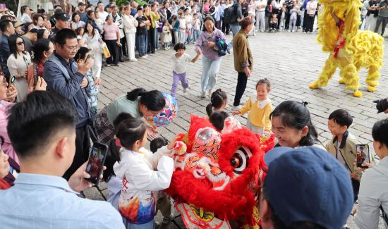 江苏镇江：古渡传雅艺 非遗迎国庆